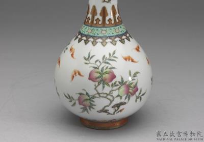 图片[2]-Gall-bladder-shaped vase with falangcai polychrome decoration of three auspicious fruits, Qing dynasty, Qianlong reign (1736-1795)-China Archive